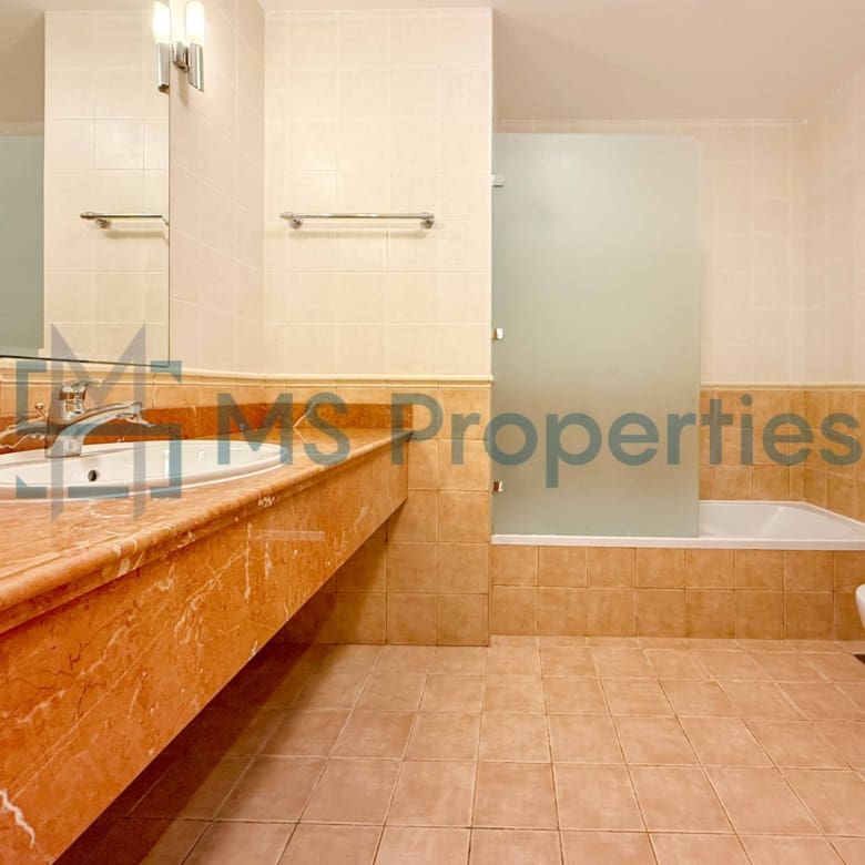 Spacious 3BDR+Maid w/ Balcony | City View | QCool Included