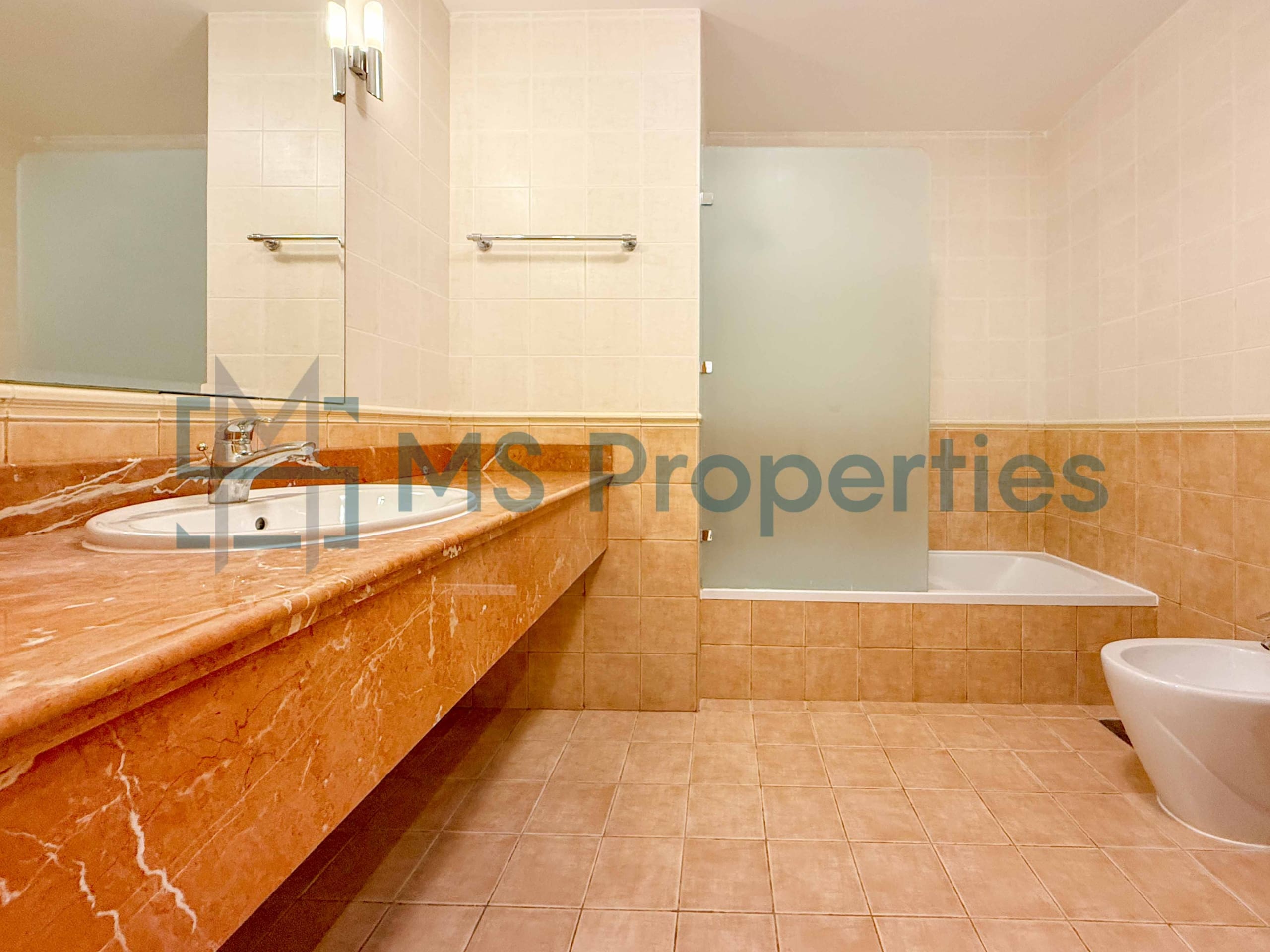 Spacious 3BDR+Maid w/ Balcony | City View | QCool Included