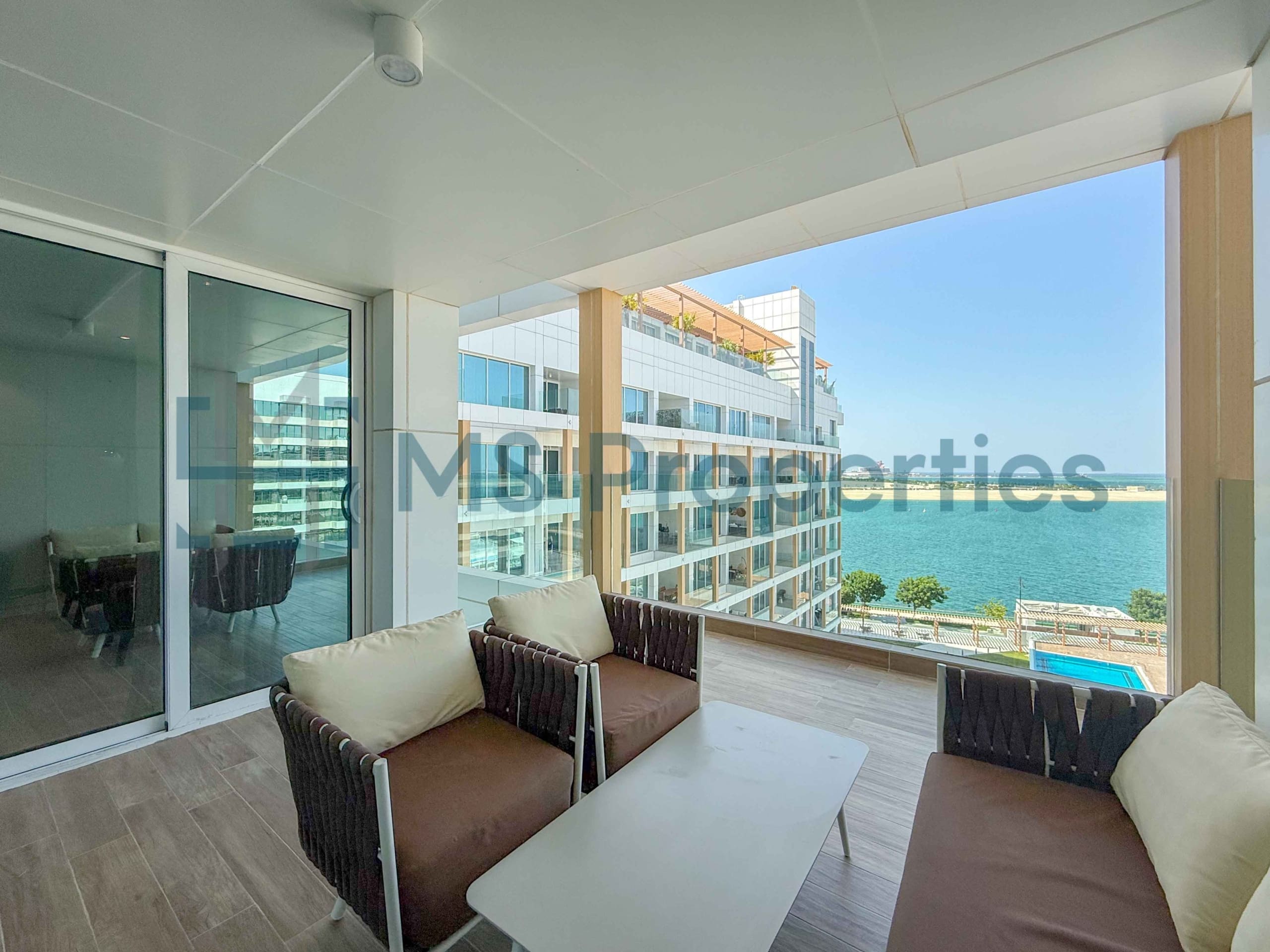 Pristine | 1BHK w/ Balcony Sea View | Bills Included