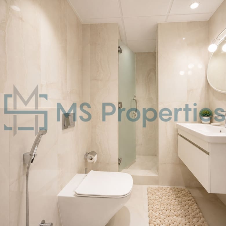 Sophisticated 3 Bedroom Flat with Full Marina View
