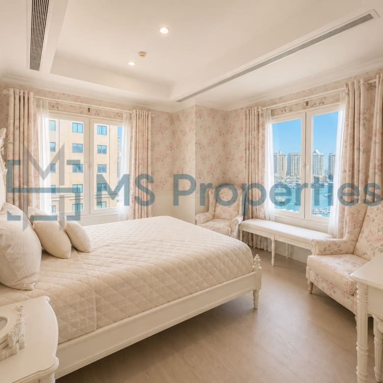 Sophisticated 3 Bedroom Flat with Full Marina View