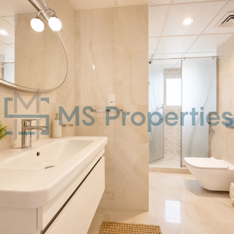 Sophisticated 3 Bedroom Flat with Full Marina View
