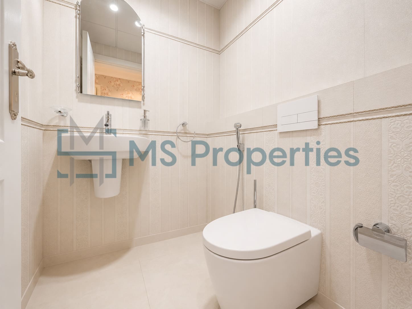 Sophisticated 3 Bedroom Flat with Full Marina View