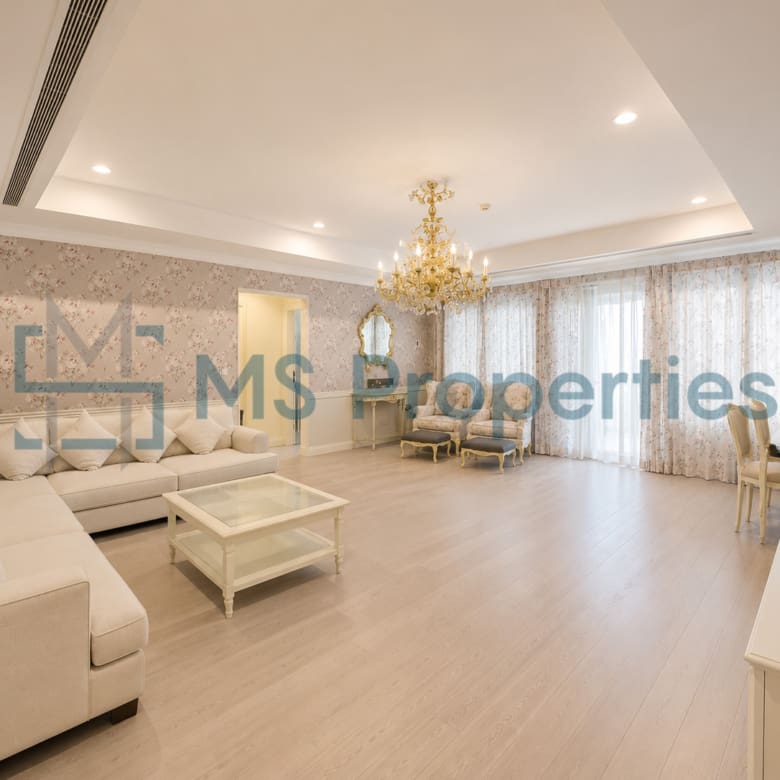 Sophisticated 3 Bedroom Flat with Full Marina View