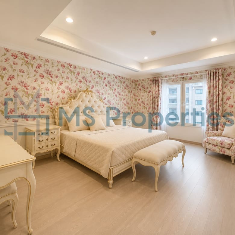 Sophisticated 3 Bedroom Flat with Full Marina View