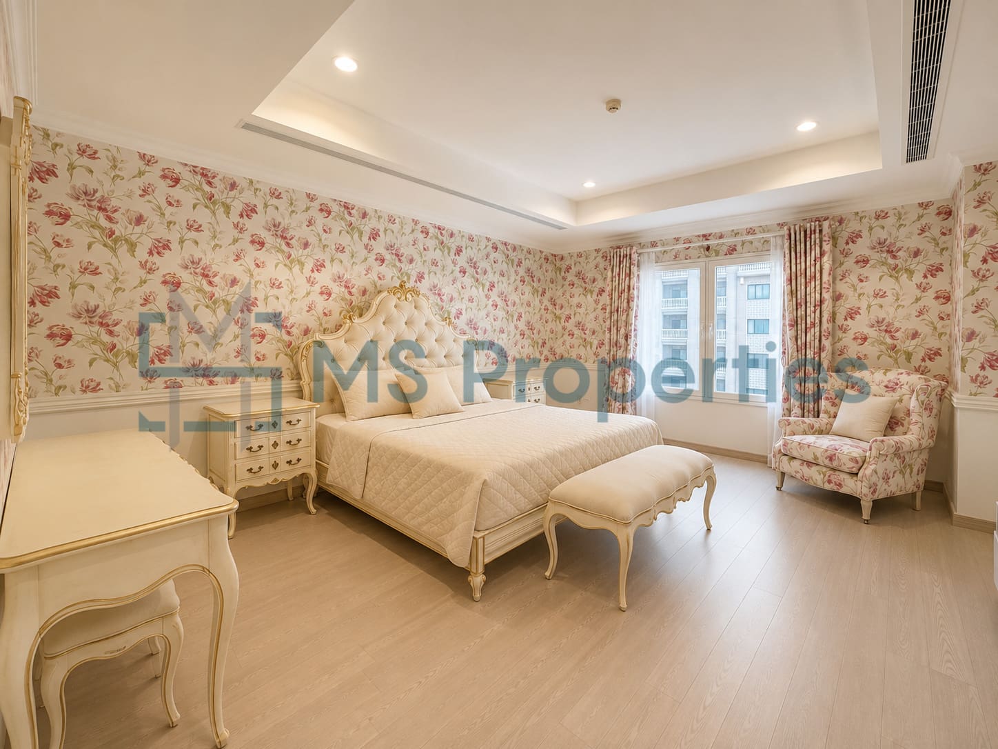 Sophisticated 3 Bedroom Flat with Full Marina View