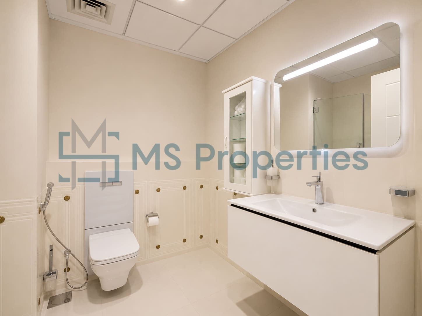 Sophisticated 3 Bedroom Flat with Full Marina View