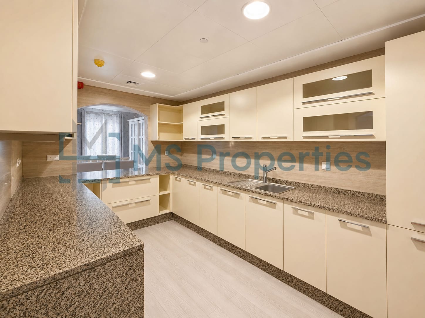 Sophisticated 3 Bedroom Flat with Full Marina View