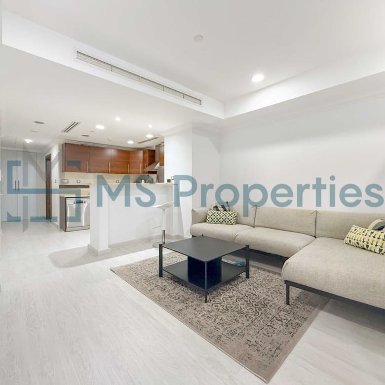 Stylish Studio Flat | Huge Balcony | Bills Included