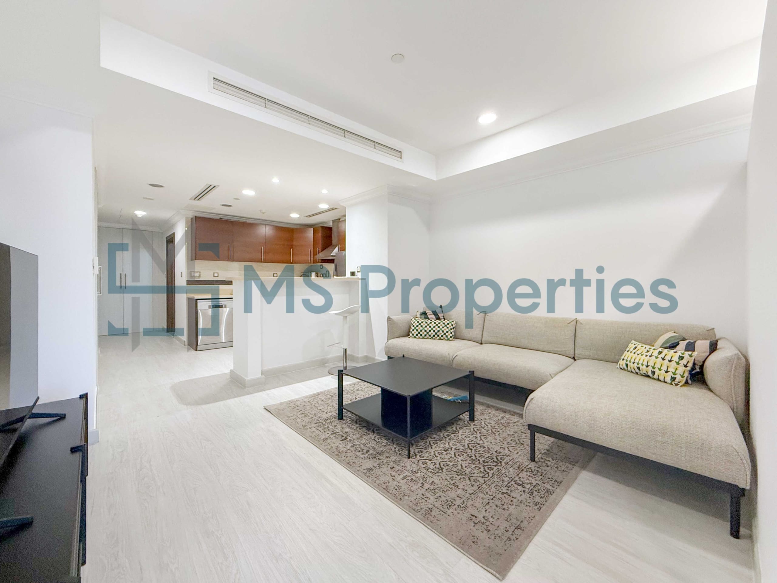 Stylish Studio Flat | Huge Balcony | Bills Included