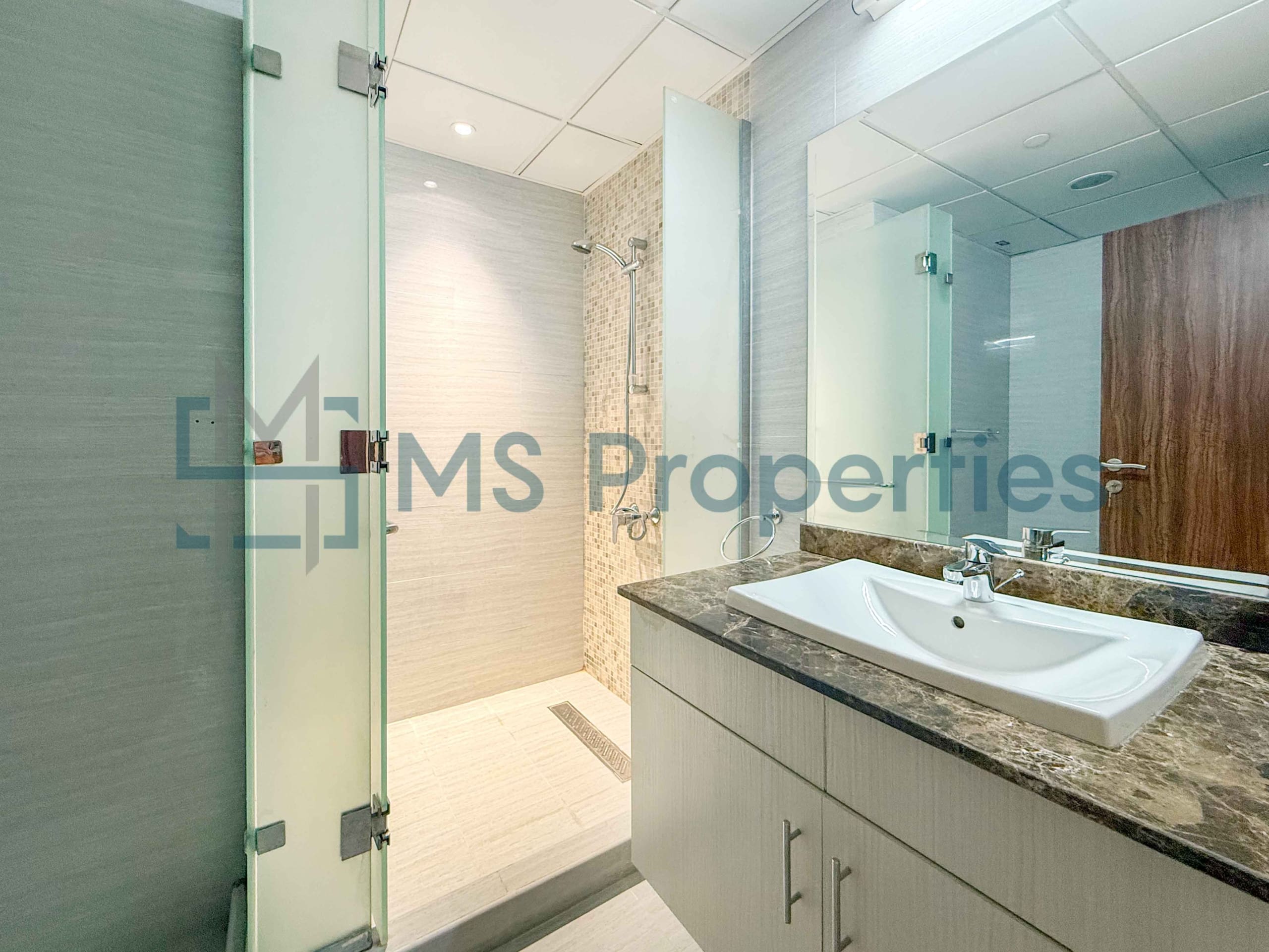 Stylish Studio Flat | Huge Balcony | Bills Included