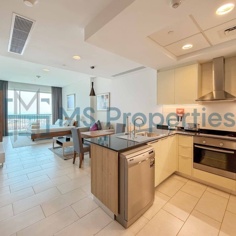 No Commission Cozy Studio w/ Balcony | Bills Included