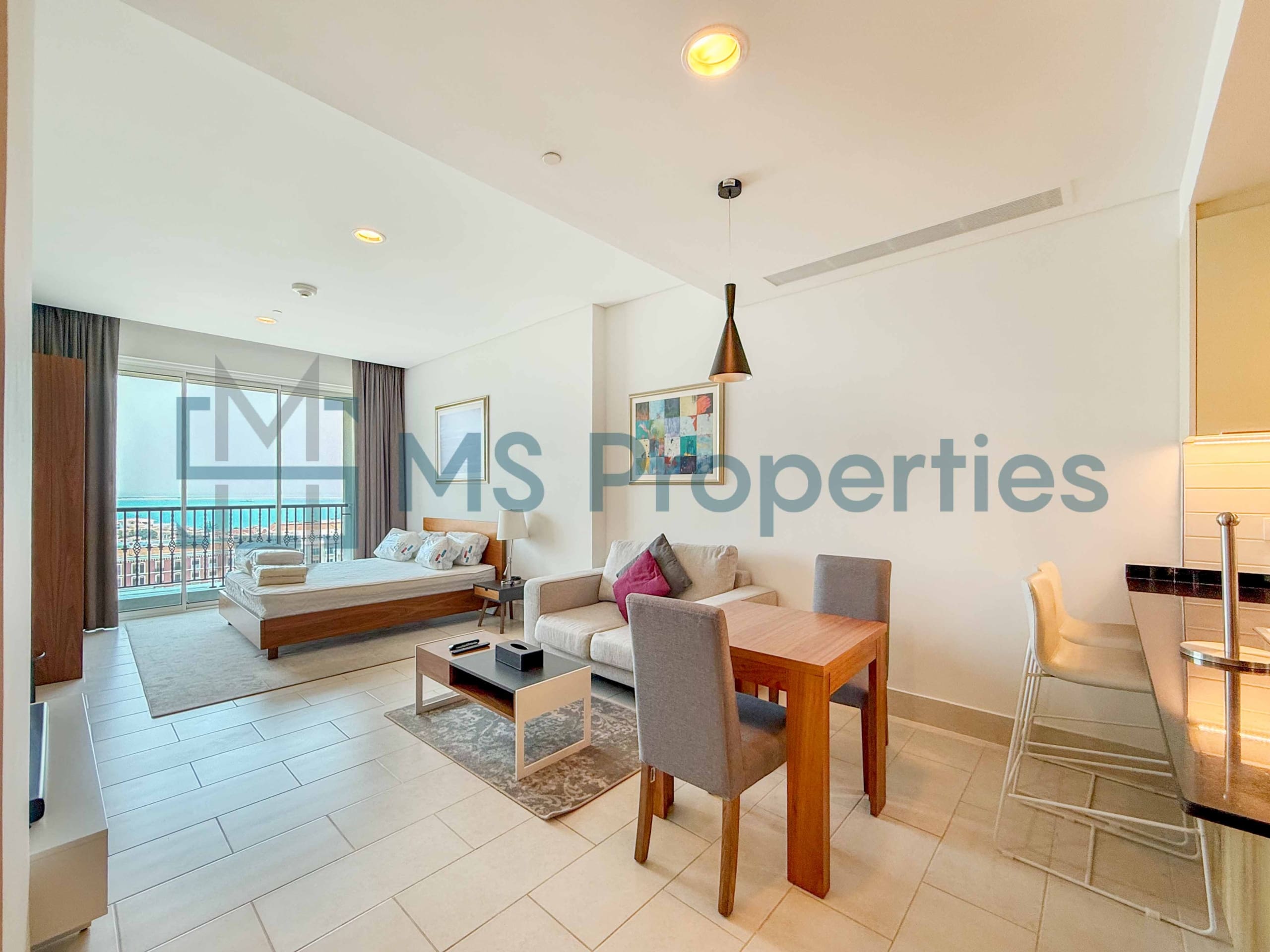 No Commission Cozy Studio w/ Balcony | Bills Included