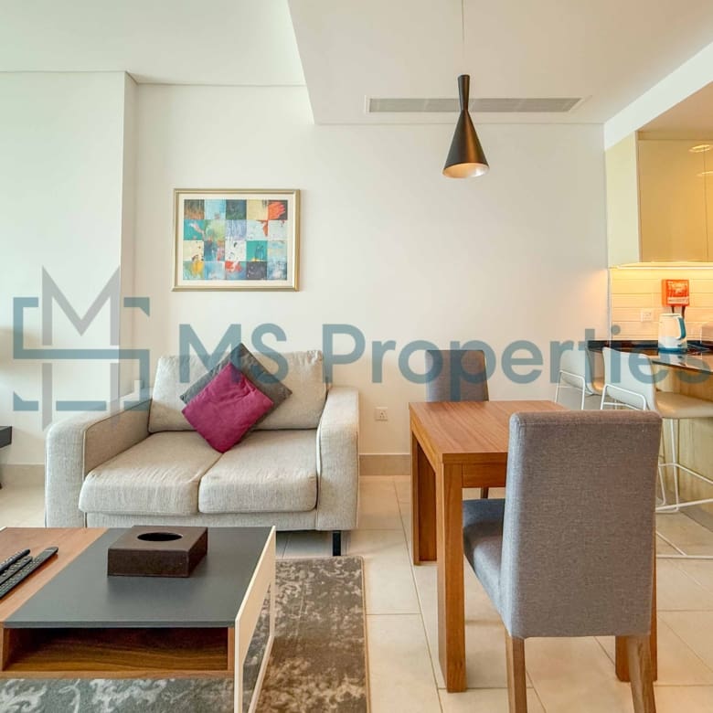 No Commission Cozy Studio w/ Balcony | Bills Included