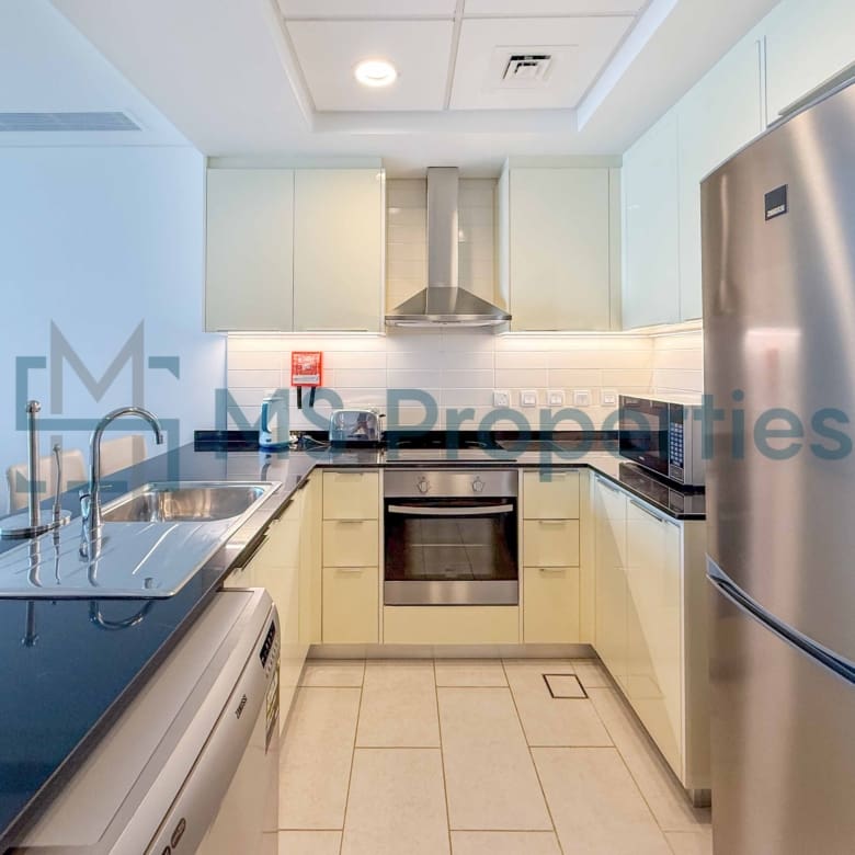 No Commission Cozy Studio w/ Balcony | Bills Included