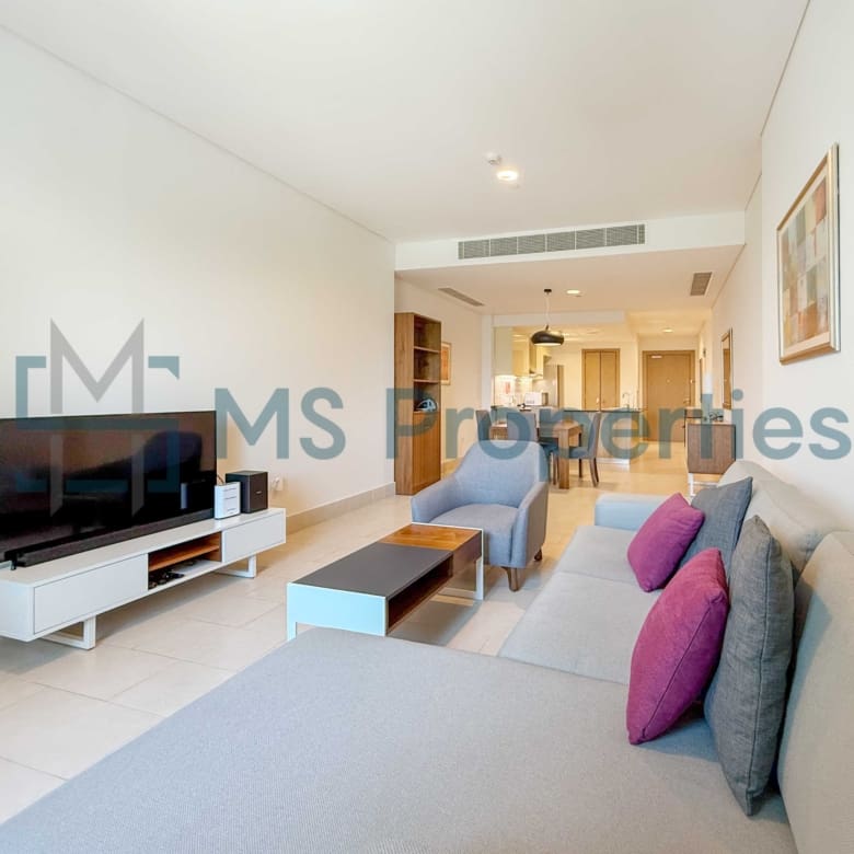 Pristine 1BHK + Office w/ Balcony | Bills Included | No Commssion