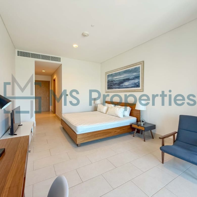 Pristine 1BHK + Office w/ Balcony | Bills Included | No Commssion
