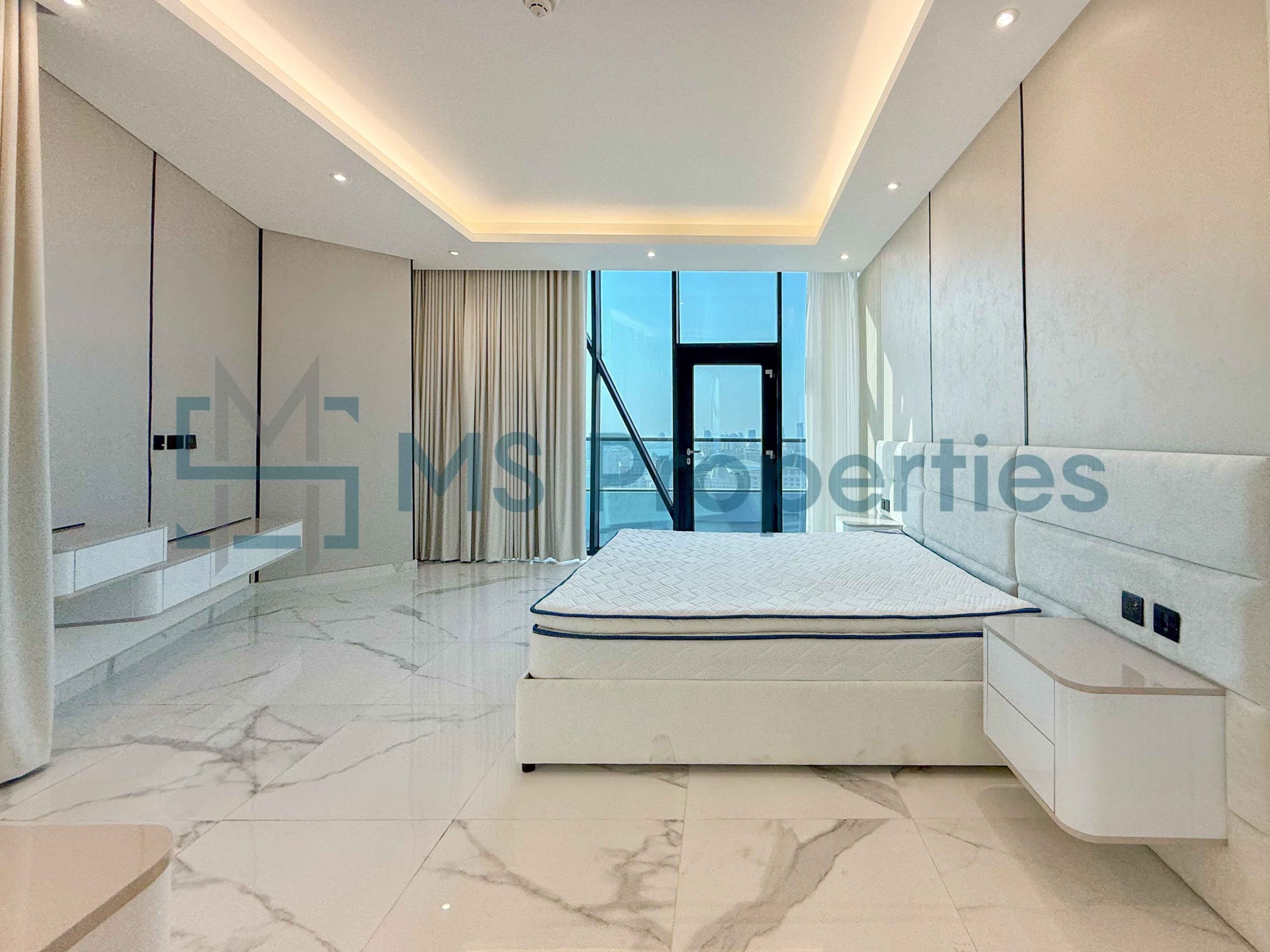 Stunning 2 Bedroom Flat with Outstanding View