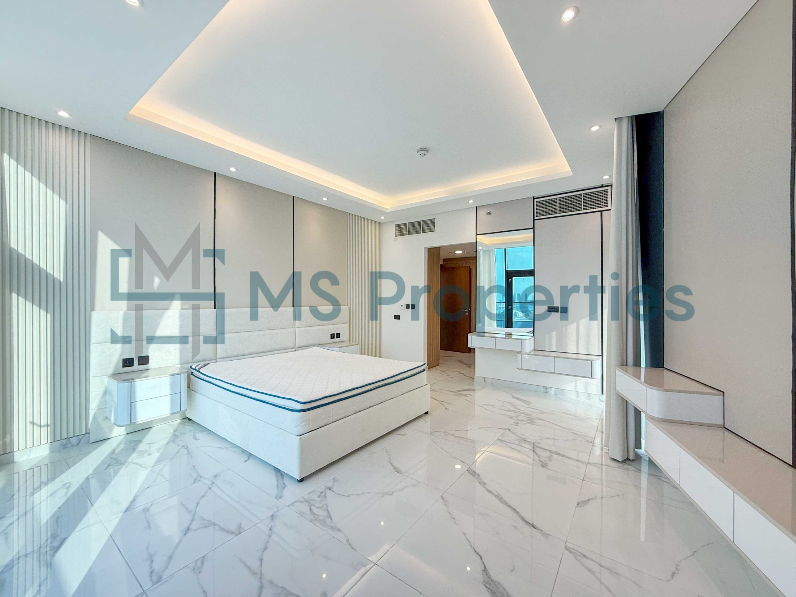 Stunning 2 Bedroom Flat with Outstanding View