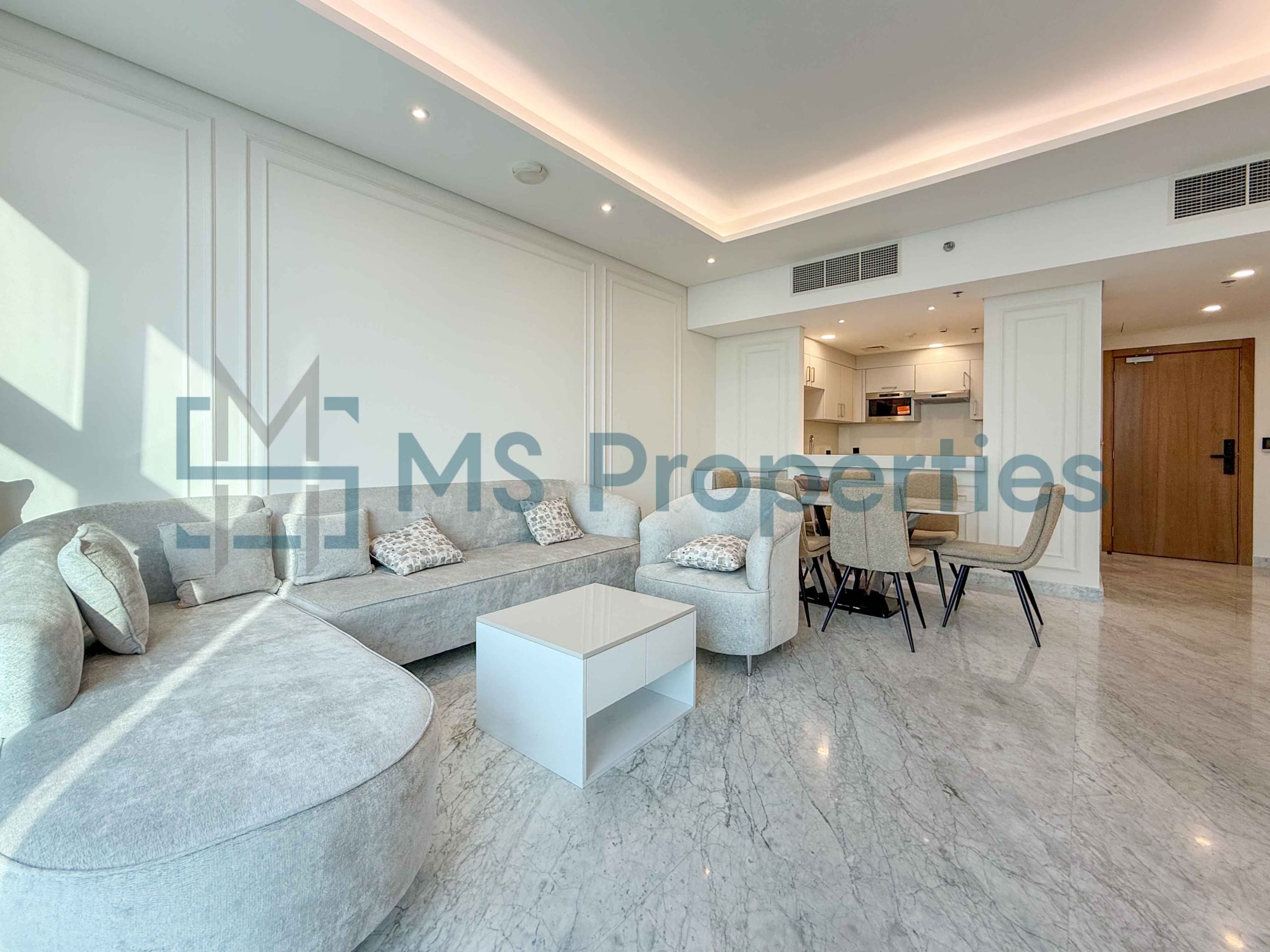 Stunning 2 Bedroom Flat with Outstanding View