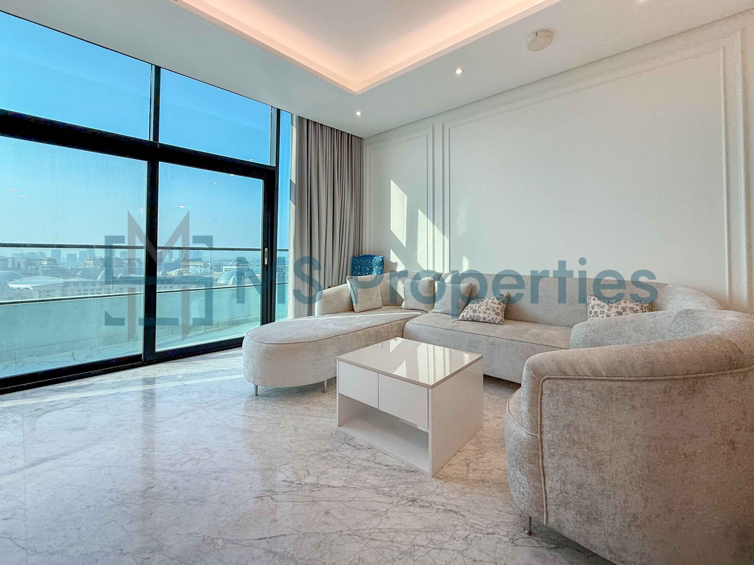 Stunning 2 Bedroom Flat with Outstanding View
