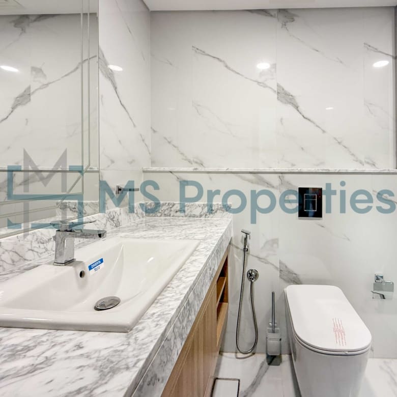 Stunning 2 Bedroom Flat with Outstanding View