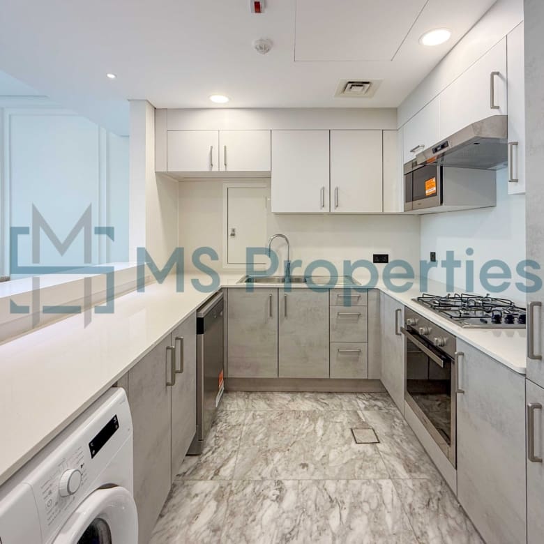 Stunning 2 Bedroom Flat with Outstanding View