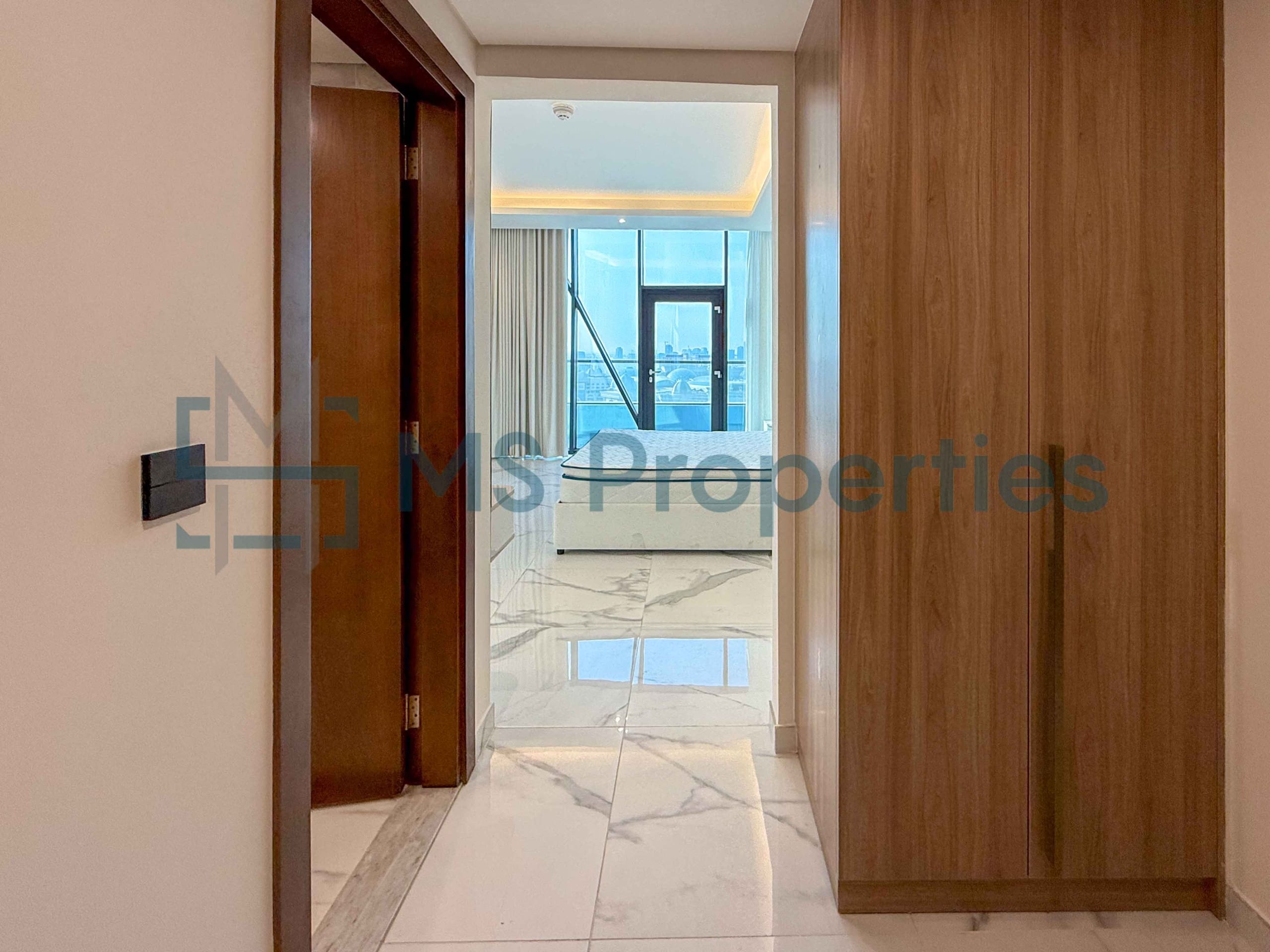 Stunning 2 Bedroom Flat with Outstanding View