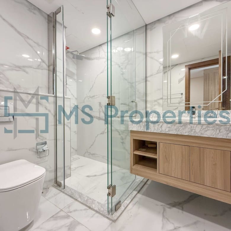 Stunning 2 Bedroom Flat with Outstanding View