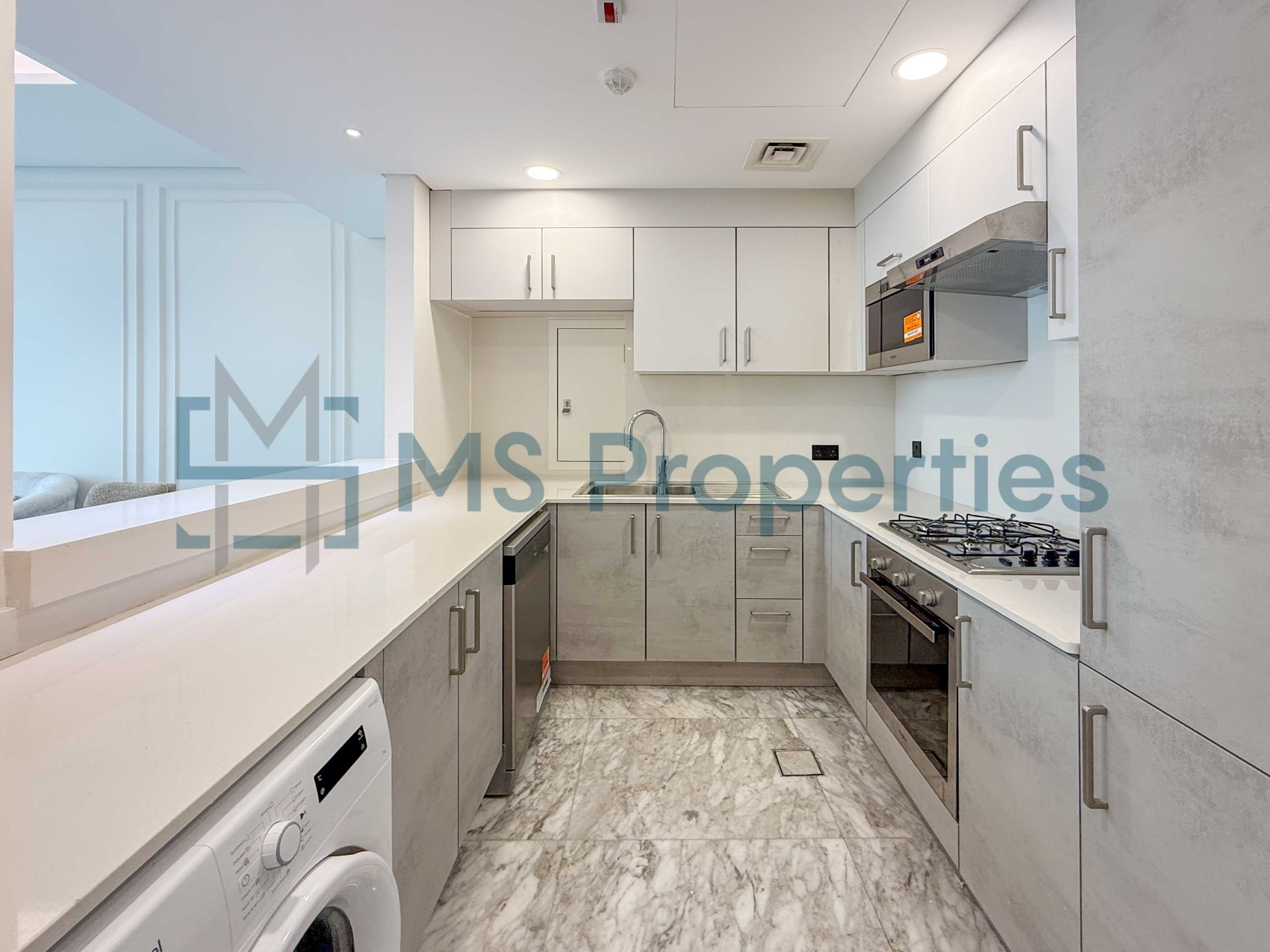 Stunning 2 Bedroom Flat with Outstanding View