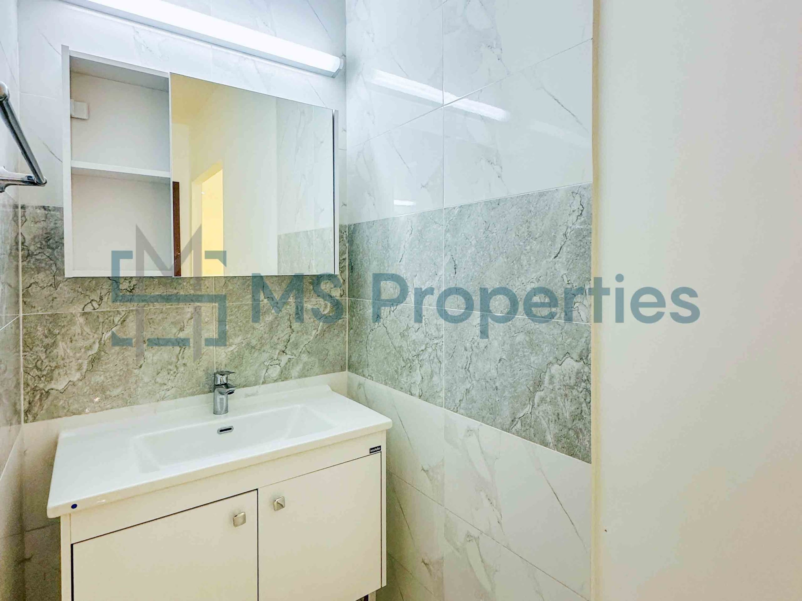 Semi Furnished 1 Bedroom Flat in Premium Location