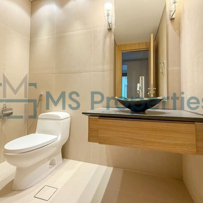 Modern | 2BR Townhouse | Sea View Balcony