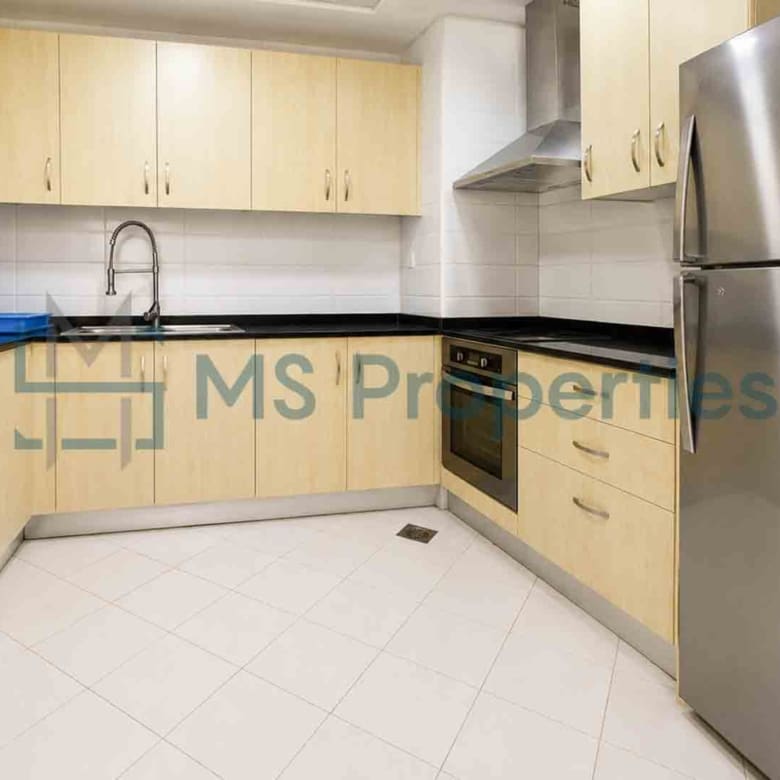 Elegant Luxury 1BR+Office Apartment with Balcony