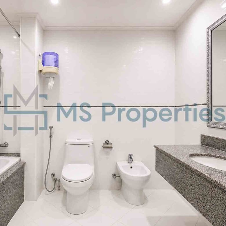Elegant Luxury 1BR+Office Apartment with Balcony
