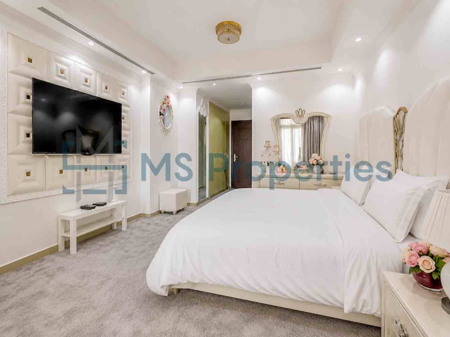 Elegant Luxury 1BR+Office Apartment with Balcony