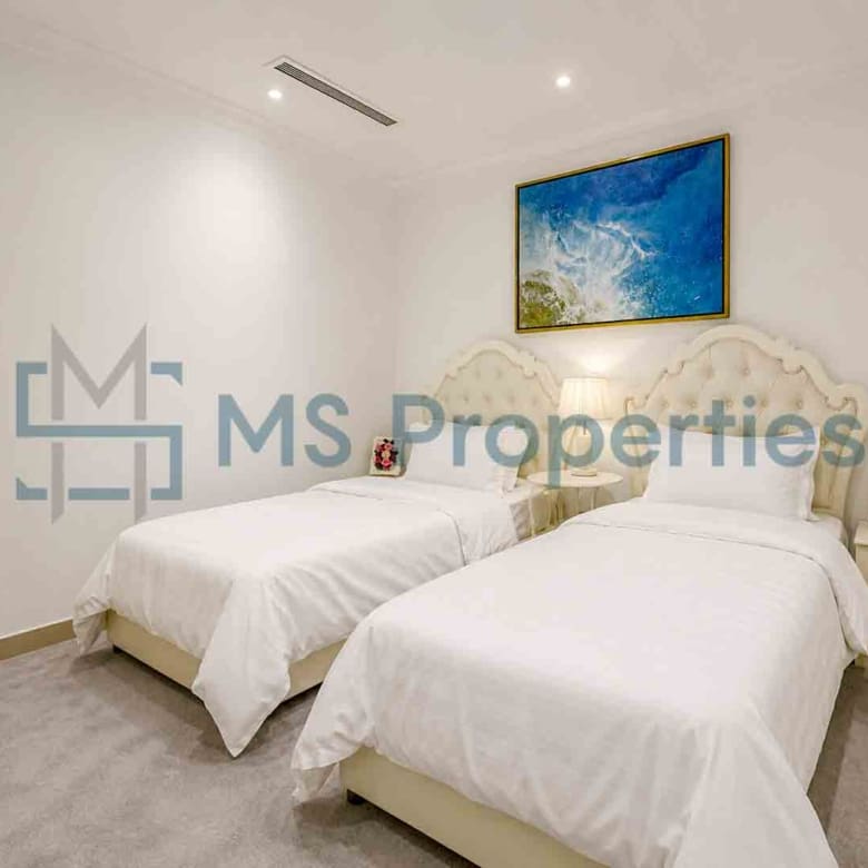 Elegant Luxury 1BR+Office Apartment with Balcony