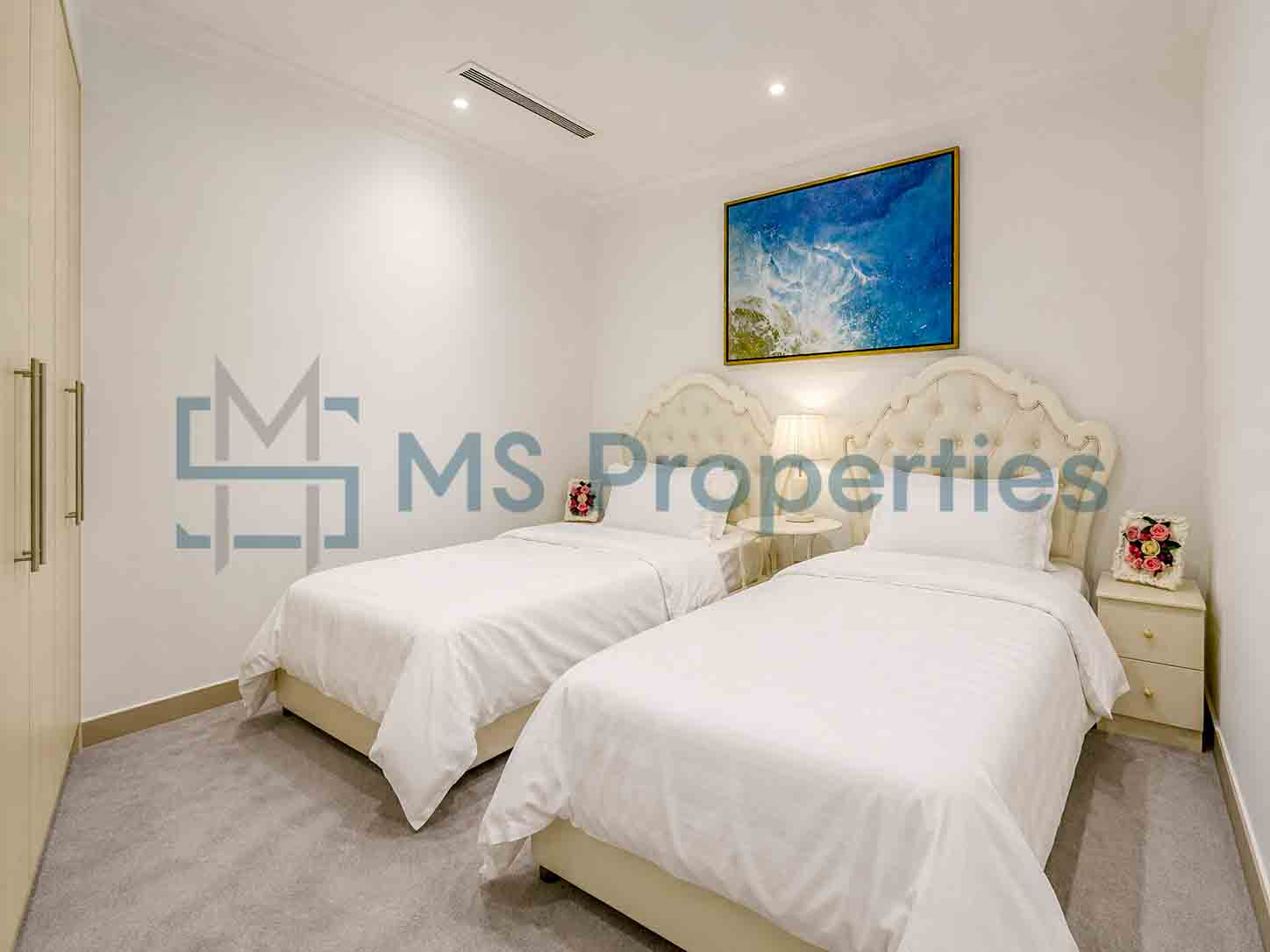 Elegant Luxury 1BR+Office Apartment with Balcony