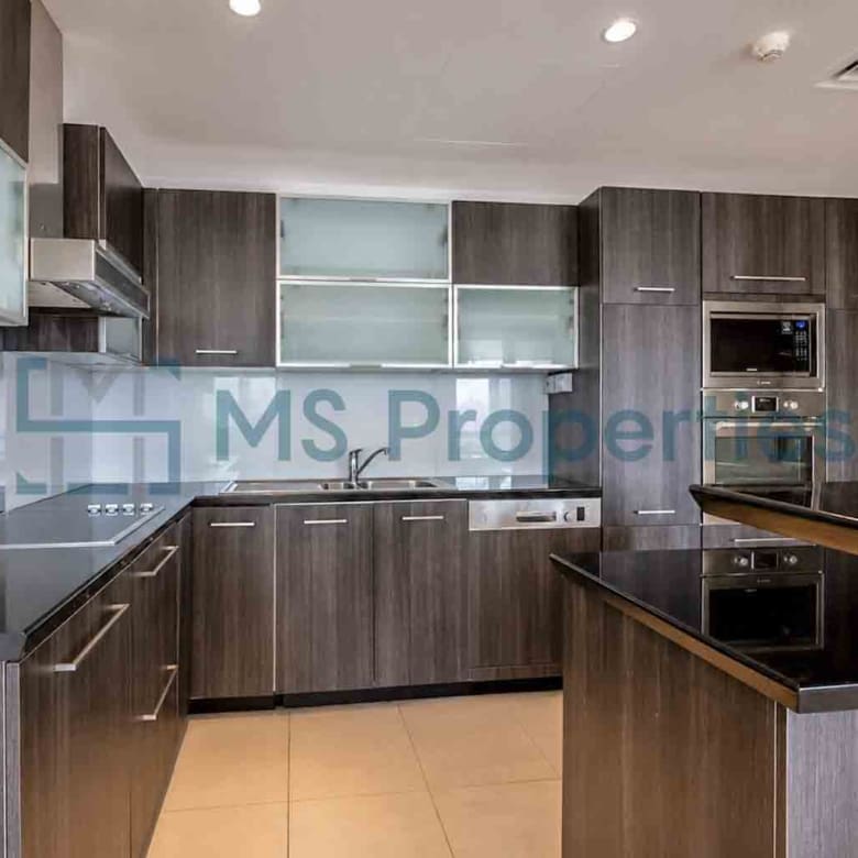 Bright and Cozy 2BR+Maid Apartment w/ Marina View Balcony