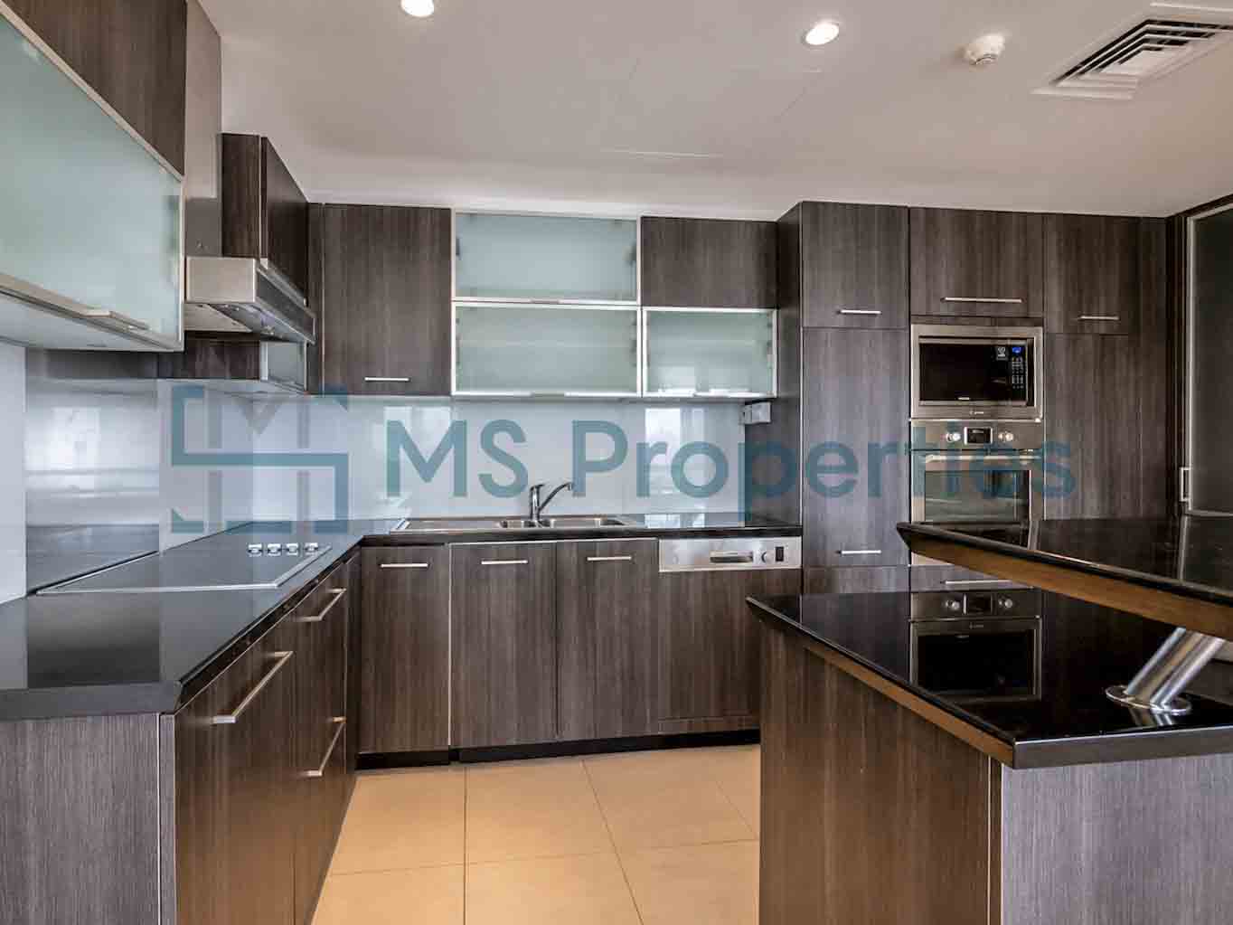 Bright and Cozy 2BR+Maid Apartment w/ Marina View Balcony