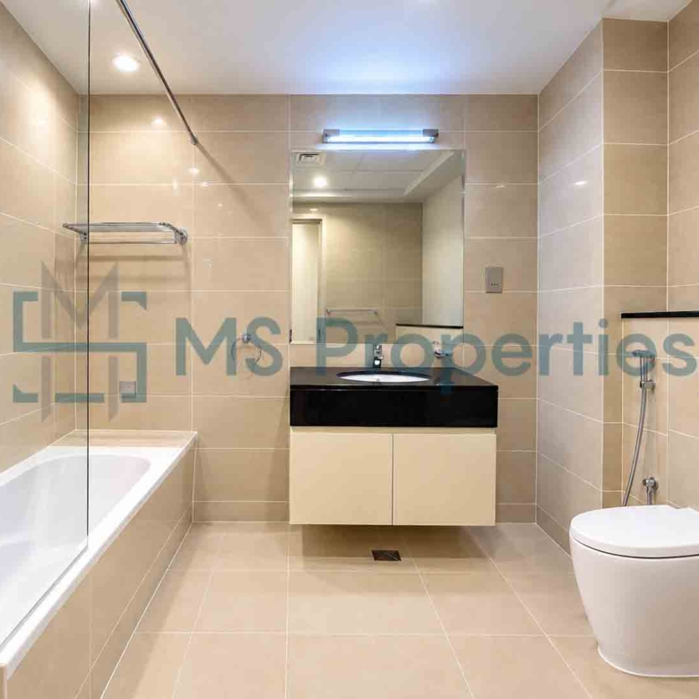 Luxury 1BDR Furnished w/ Balcony | Prime Location