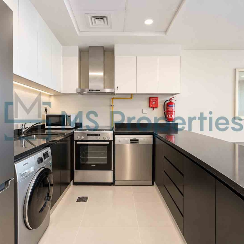 Luxury 1BDR Furnished w/ Balcony | Prime Location