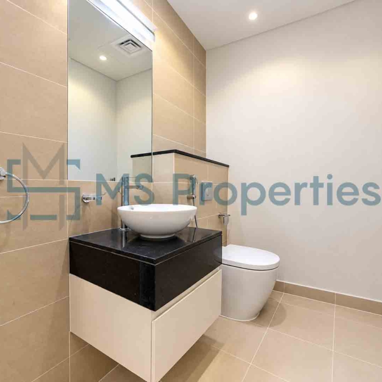 Luxury 1BDR Furnished w/ Balcony | Prime Location
