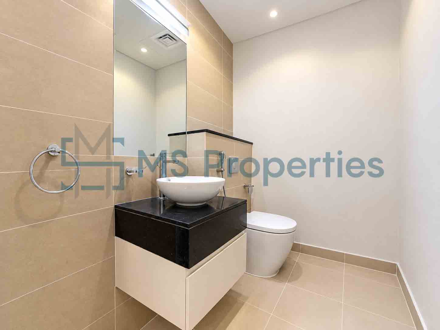 Luxury 1BDR Furnished w/ Balcony | Prime Location
