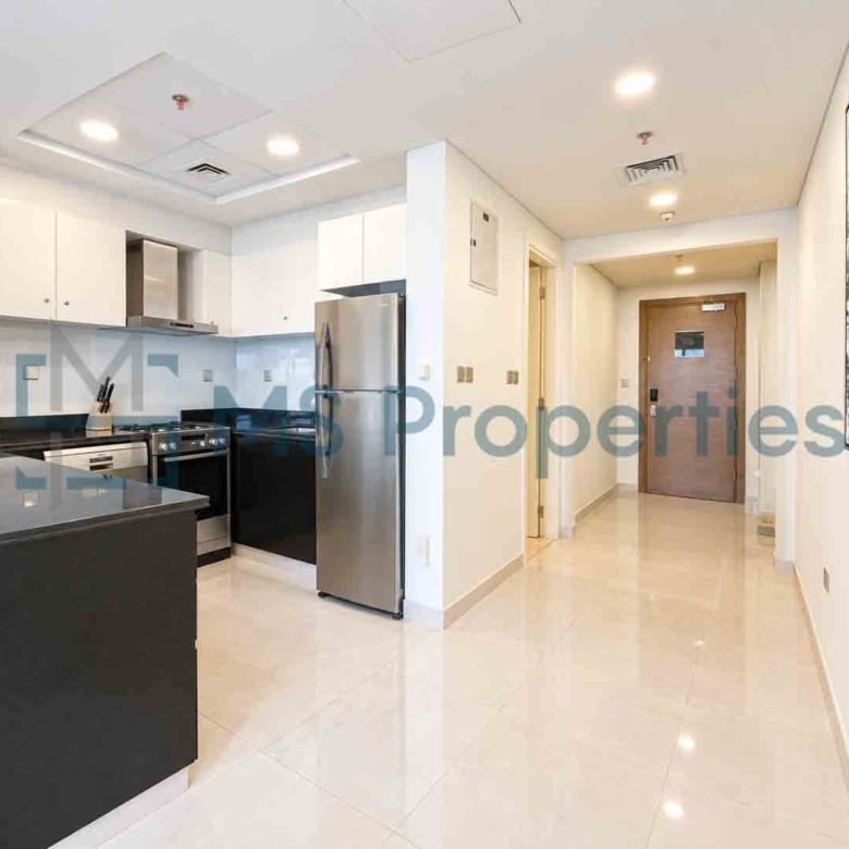 Elegant 1BDR Furnished with Beautiful City View Balcony