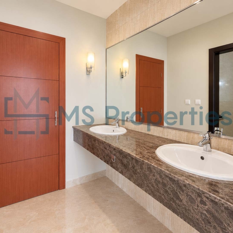 Modern 4 Bedrooms with 2 Maids Room Penthouse for Sale