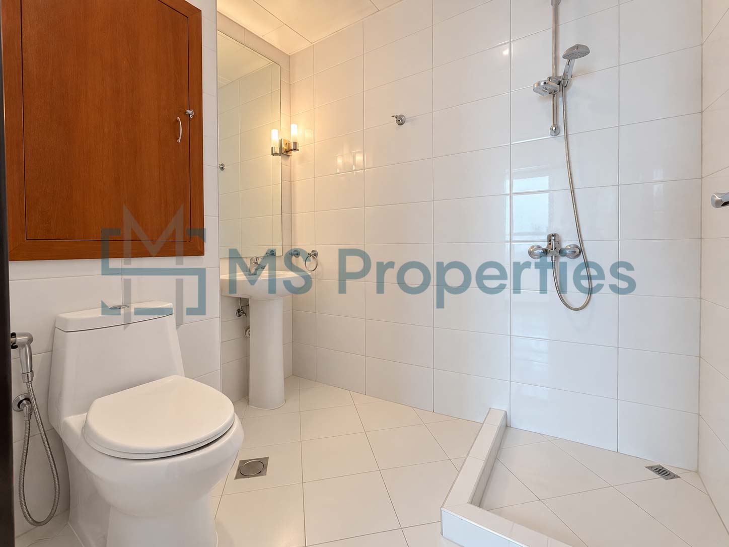 Modern 4 Bedrooms with 2 Maids Room Penthouse for Sale