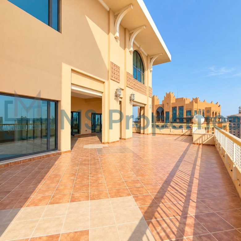 Modern 4 Bedrooms with 2 Maids Room Penthouse for Sale