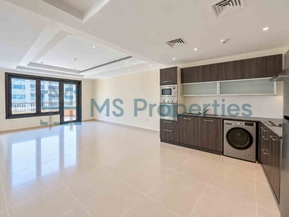 Large Terrace Studio Apartment Marina View Balcony