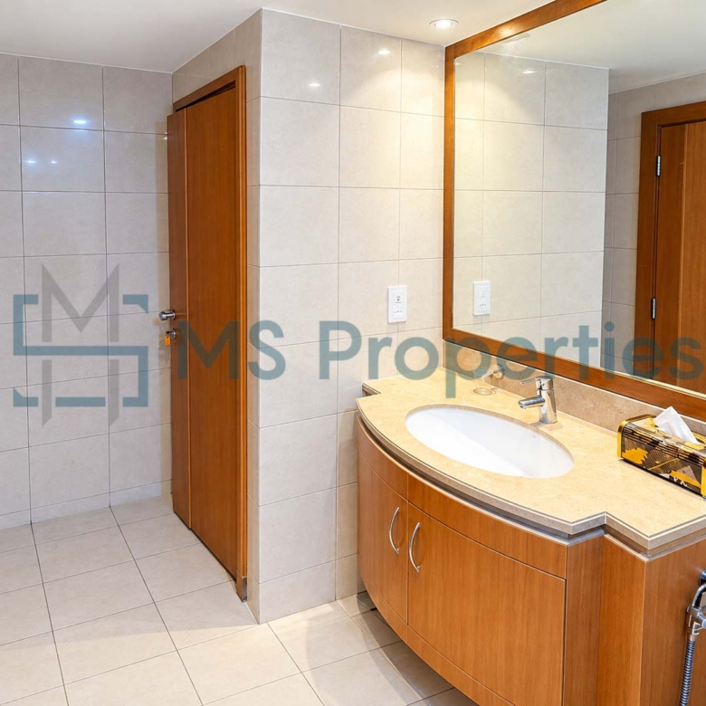 Gorgeous Studio Apartment with Sea View Balcony