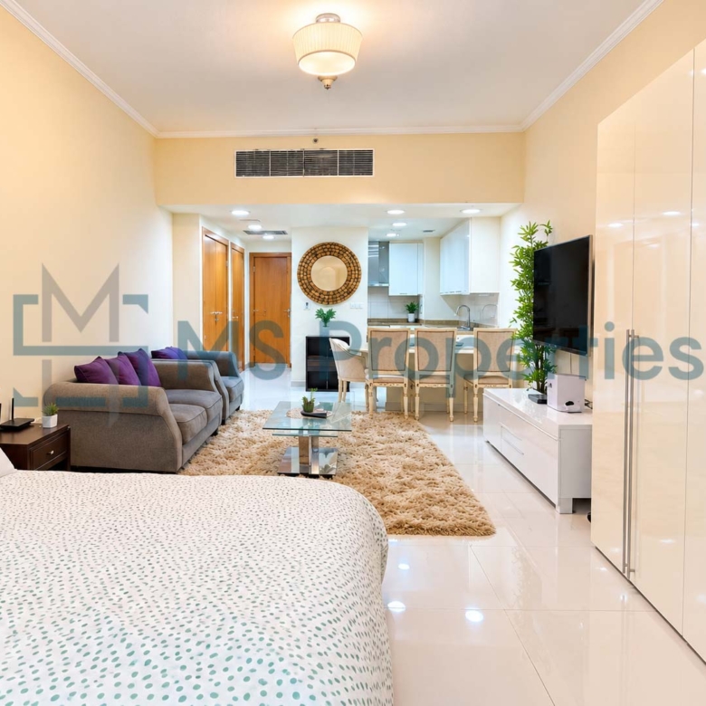 Gorgeous Studio Apartment with Sea View Balcony